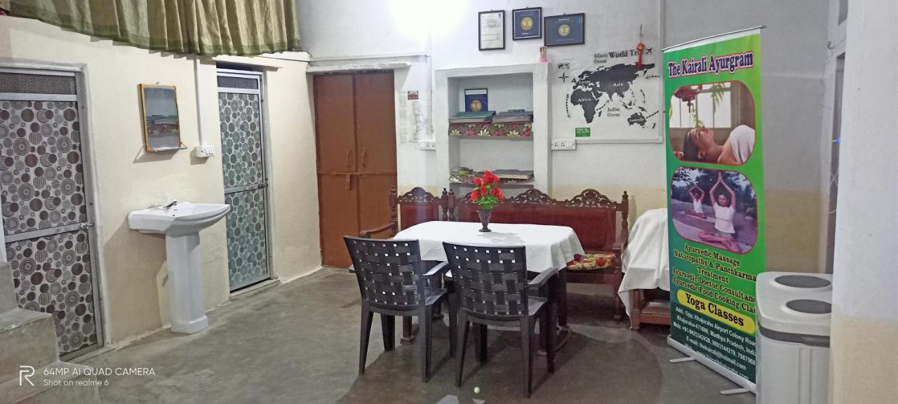 Hostel Buddha 克久拉霍 外观 照片