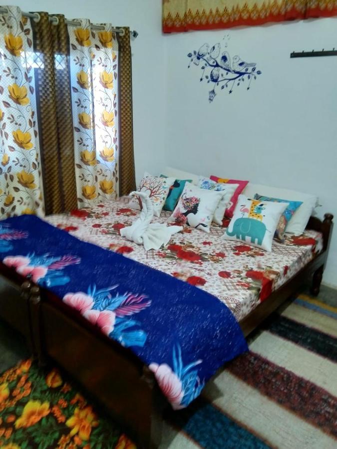 Hostel Buddha 克久拉霍 外观 照片